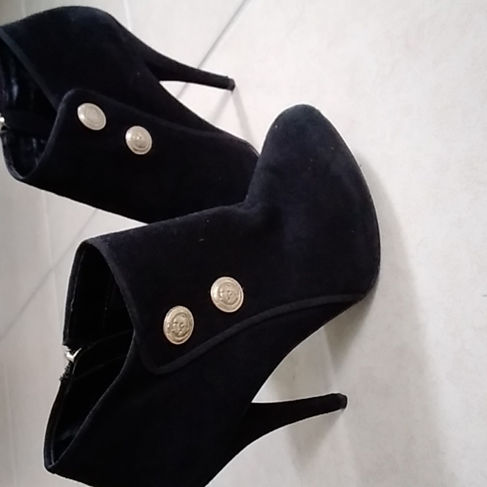 Guess Ankle boots black with gold buttons